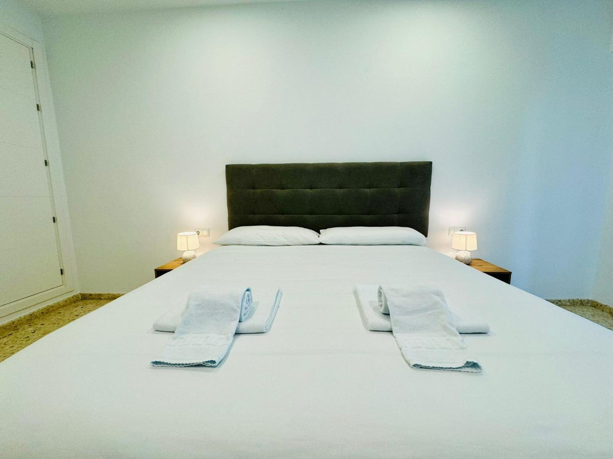 Apartamentos La Muralla Grupo Ac Gestion كاديز المظهر الخارجي الصورة