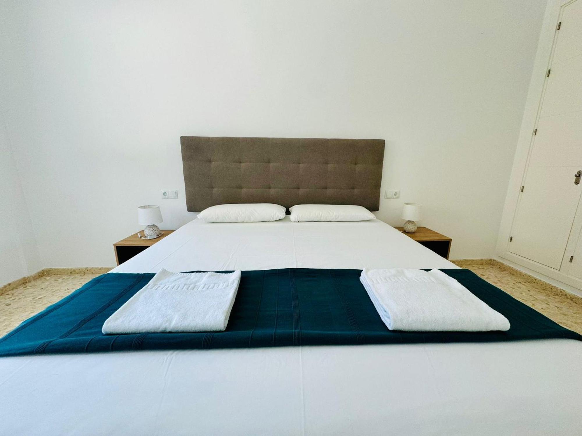 Apartamentos La Muralla Grupo Ac Gestion كاديز المظهر الخارجي الصورة