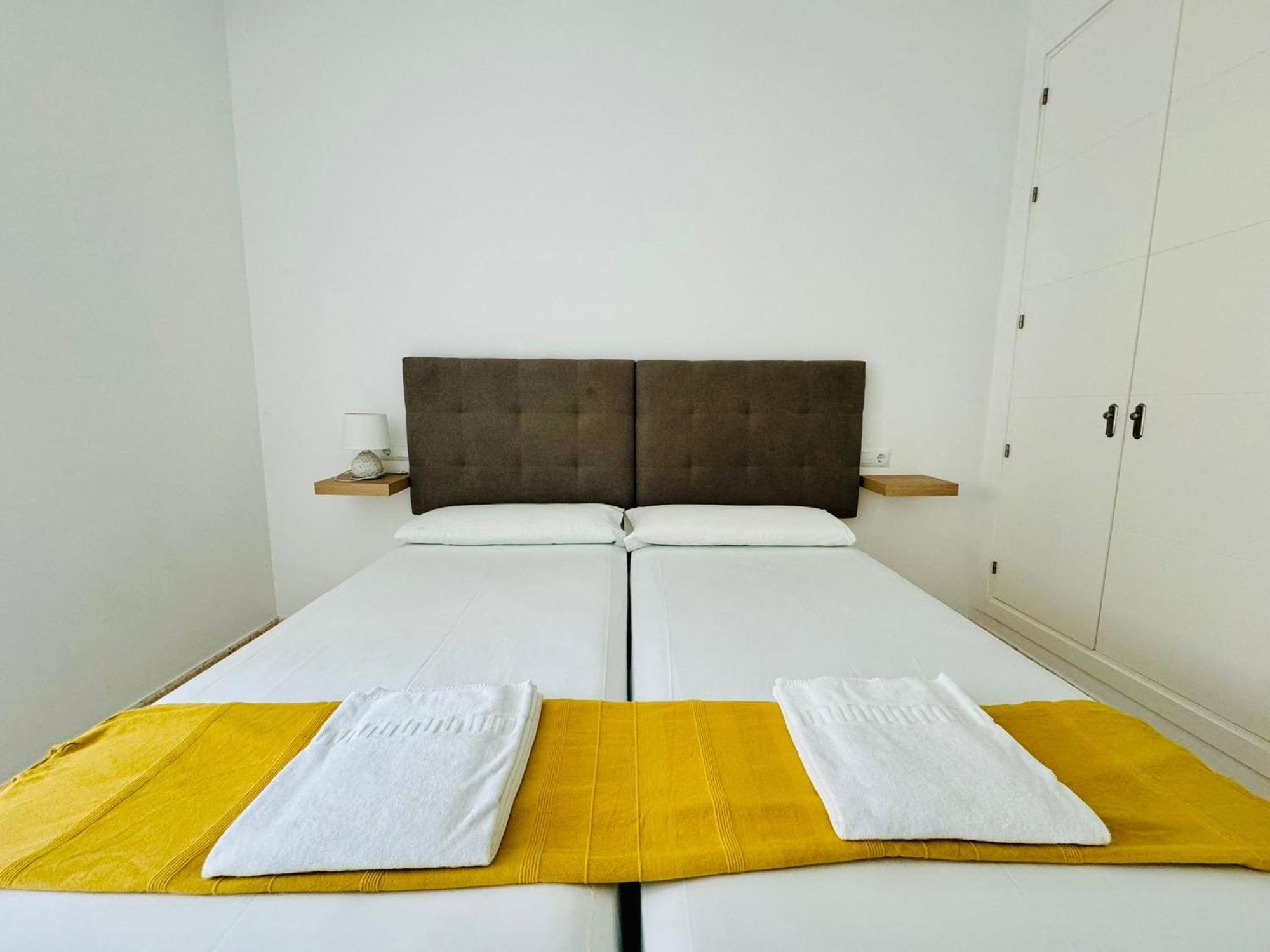 Apartamentos La Muralla Grupo Ac Gestion كاديز المظهر الخارجي الصورة